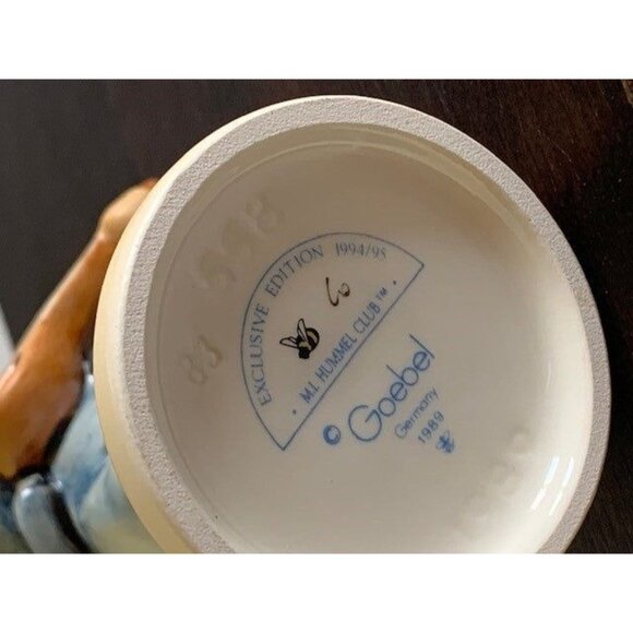 Hummel Goebel Little Troubadour figure 558 4.25" tall - Picture 5 of 6